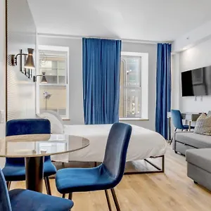 Initial / Icone / Quebec+stat , Quebec City Canada