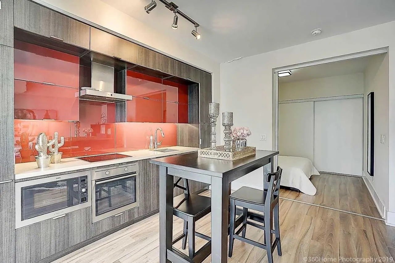 Downtown Toronto Cn Tower Suites