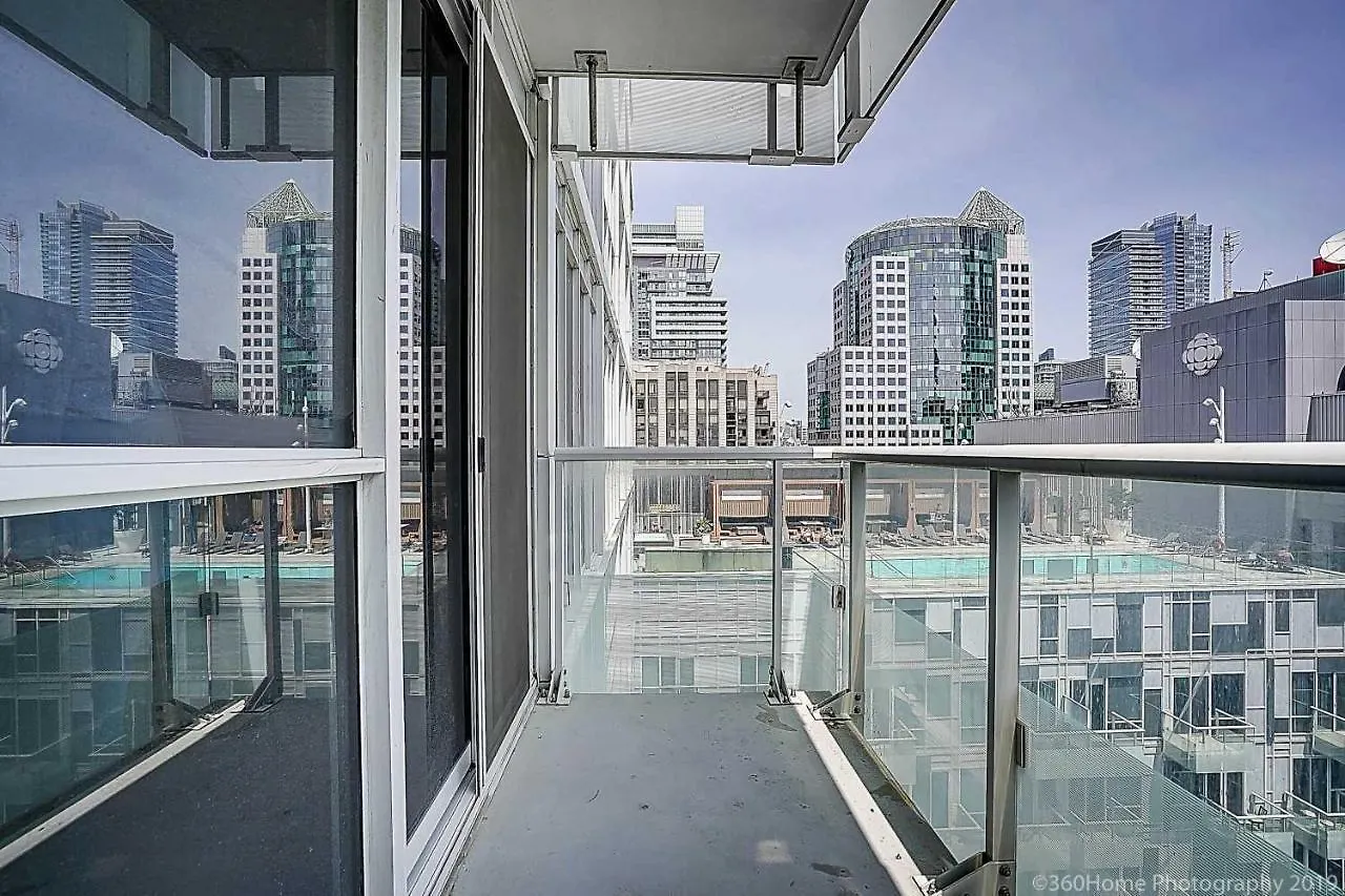 Downtown Toronto Cn Tower Suites